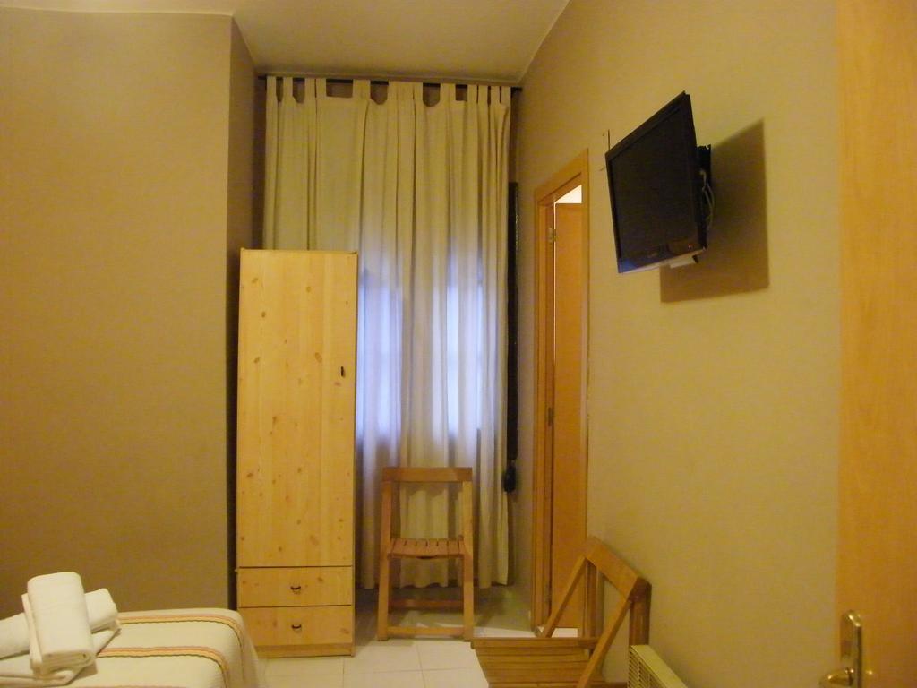 Pension Corona Saragossa Exterior foto